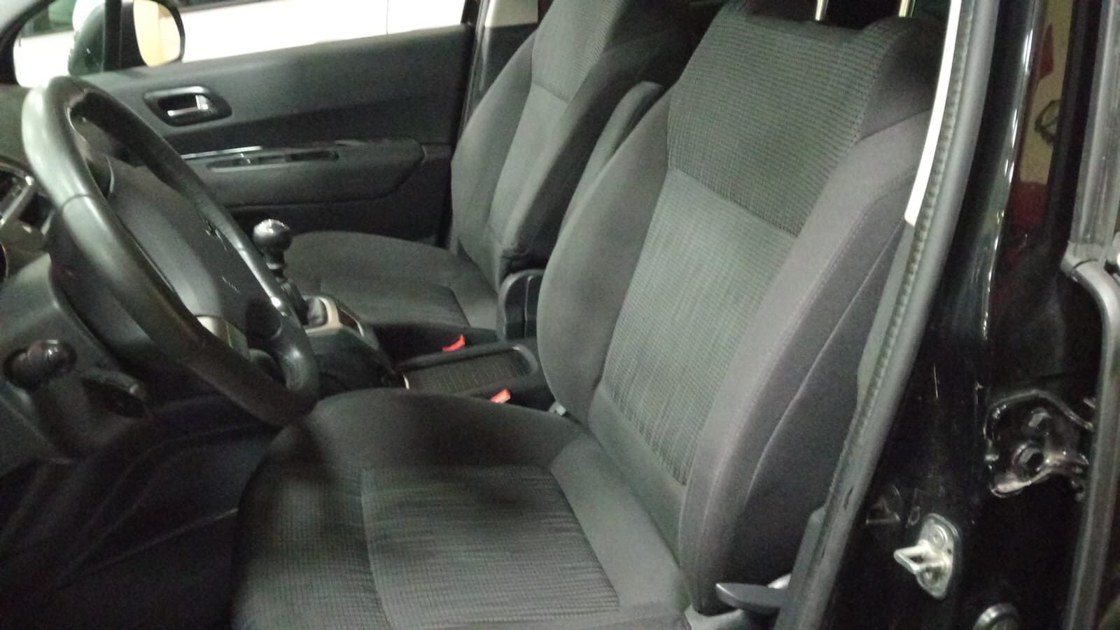 PEUGEOT 5008 Access 1.6 HDI 115 FAP