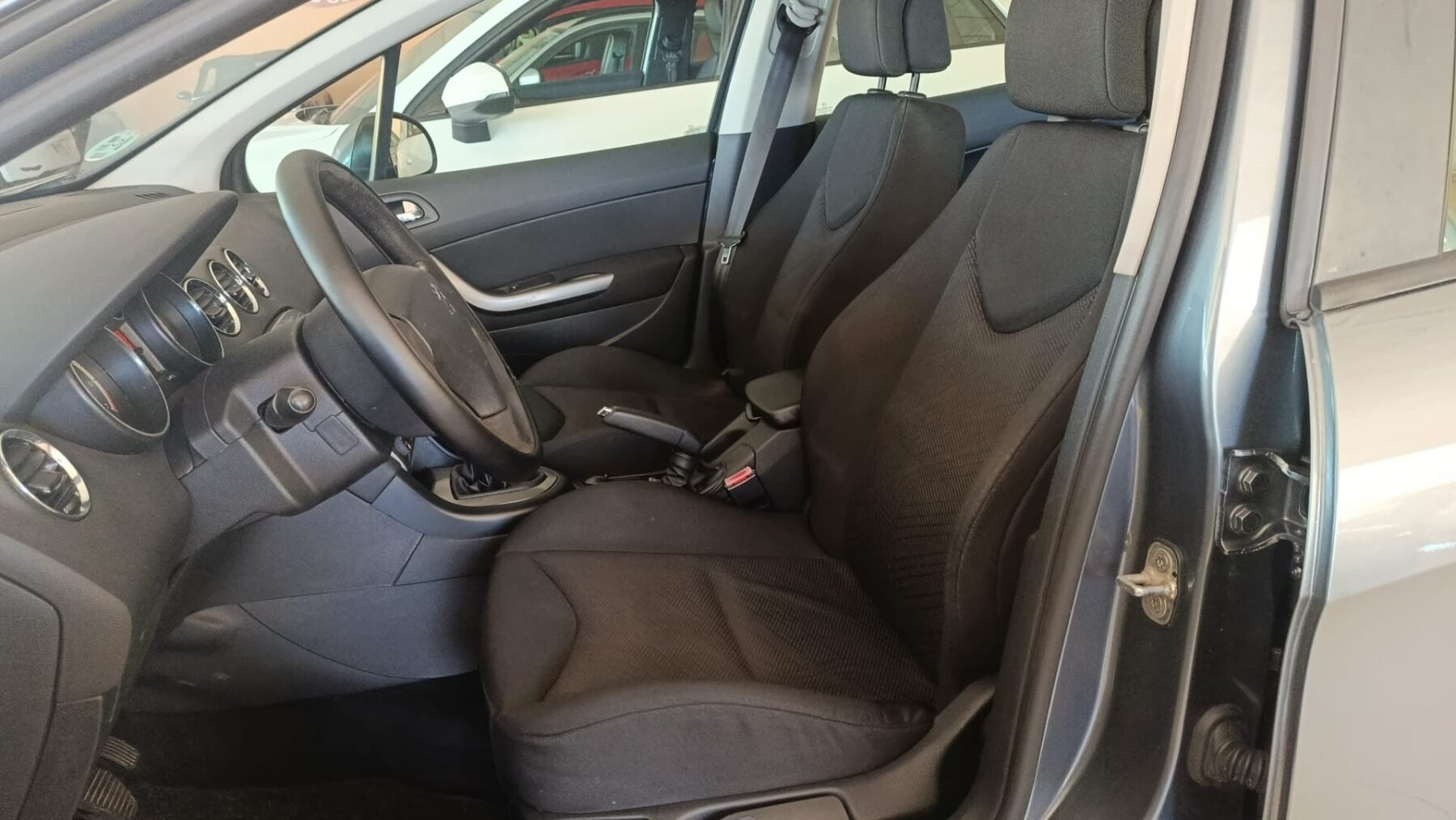 PEUGEOT 308 Confort 1.6 VTi 120