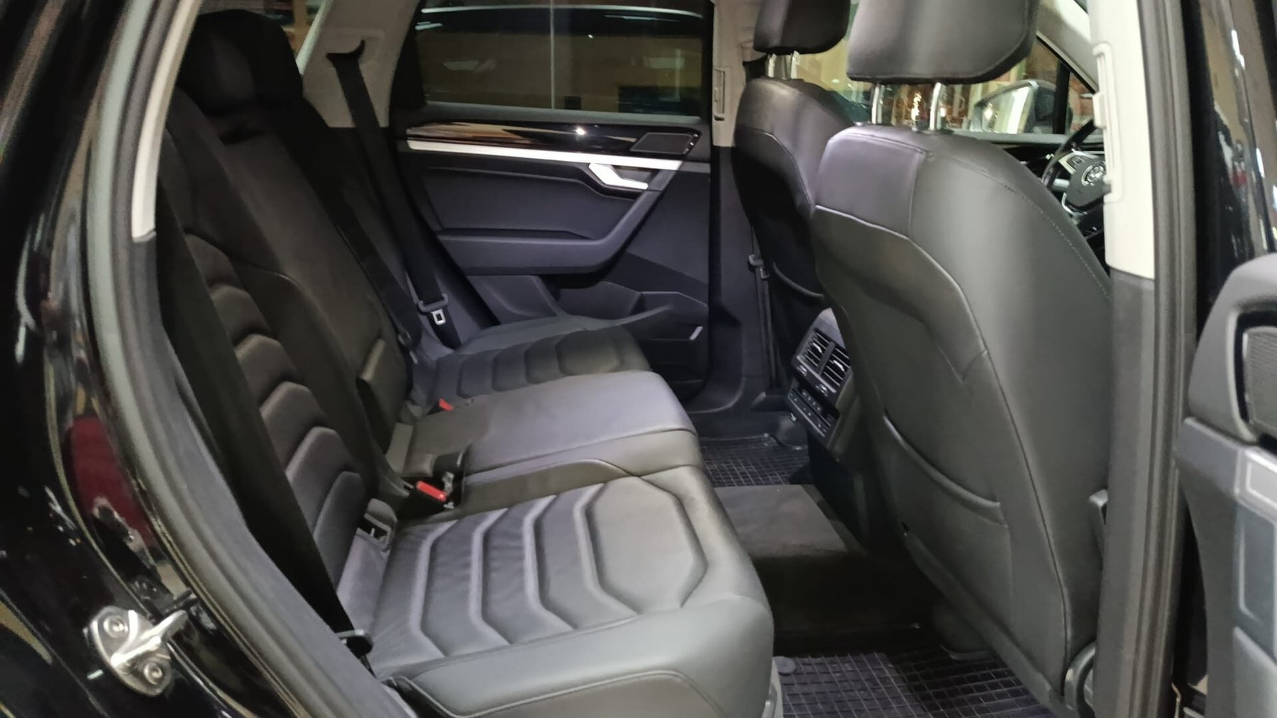 VOLKSWAGEN Touareg Premium 3.0 TDI Tip 4Mot