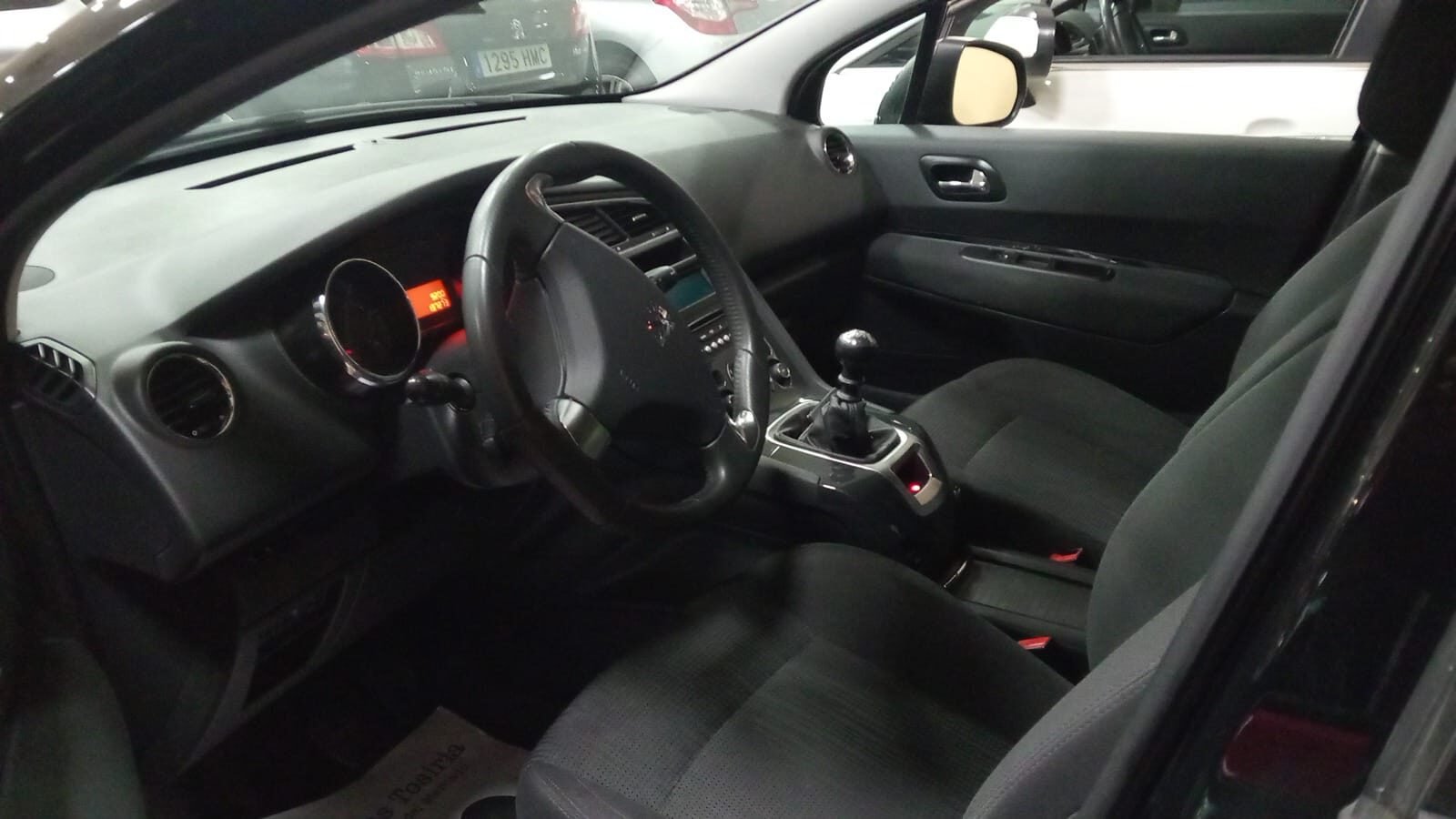 PEUGEOT 5008 Access 1.6 HDI 115 FAP