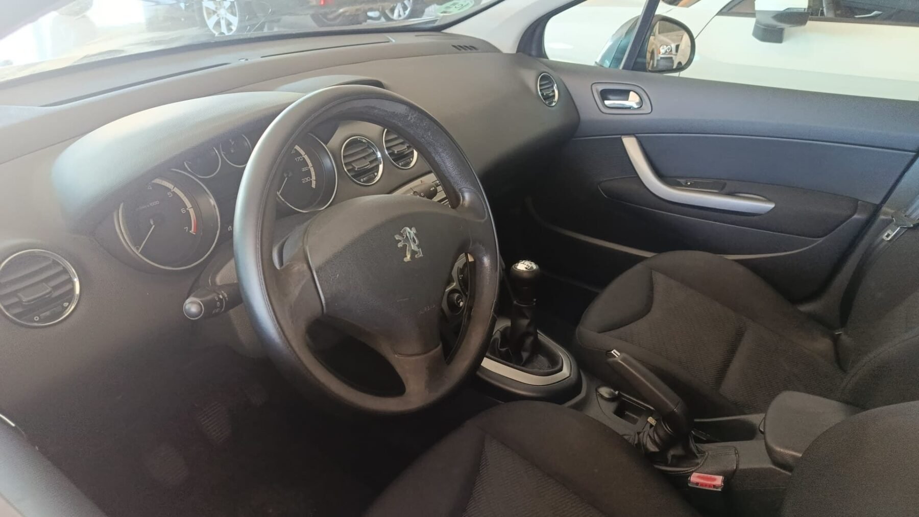 PEUGEOT 308 Confort 1.6 VTi 120
